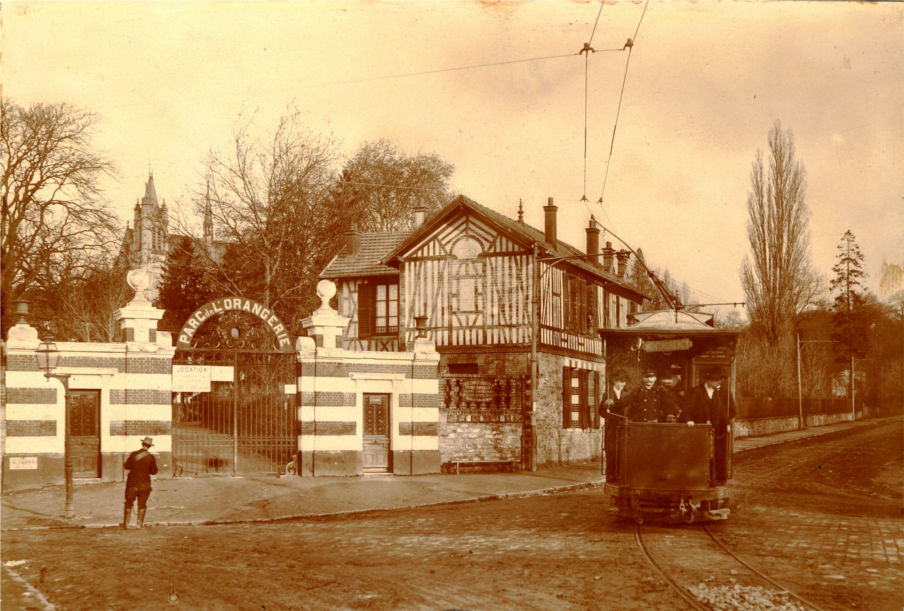 Le tramway 69 à l'Orangerie.